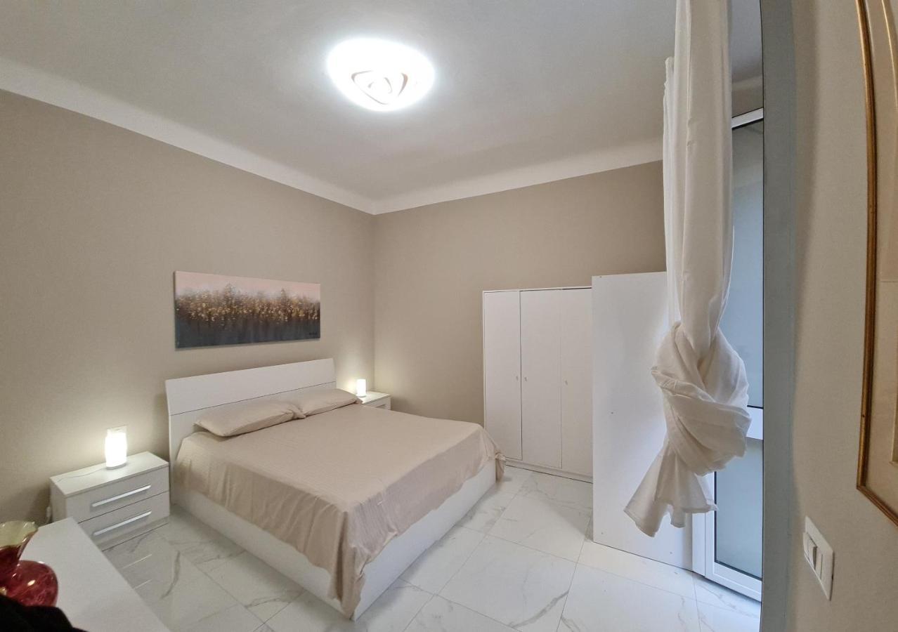 Ampio Appartamento Con 2 Posti Auto E Cortile Genua Exterior foto