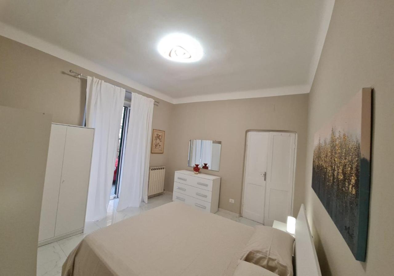 Ampio Appartamento Con 2 Posti Auto E Cortile Genua Exterior foto